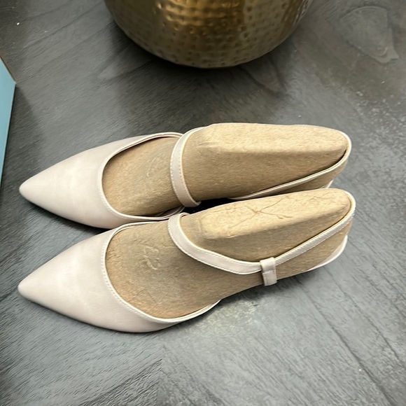 LIFESTRIDE Minimalist Slingback Pumps - Picture 8 of 12